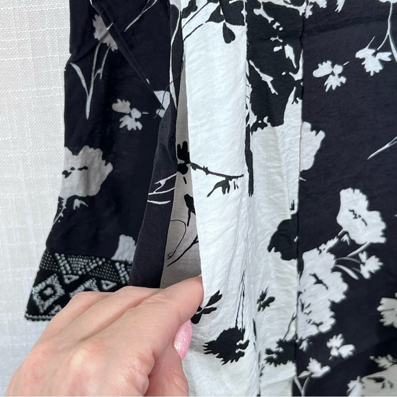 Calessa Black & White Floral Aztec Tunic Gold Button Shirt Dress Size L - Picture 6 of 12